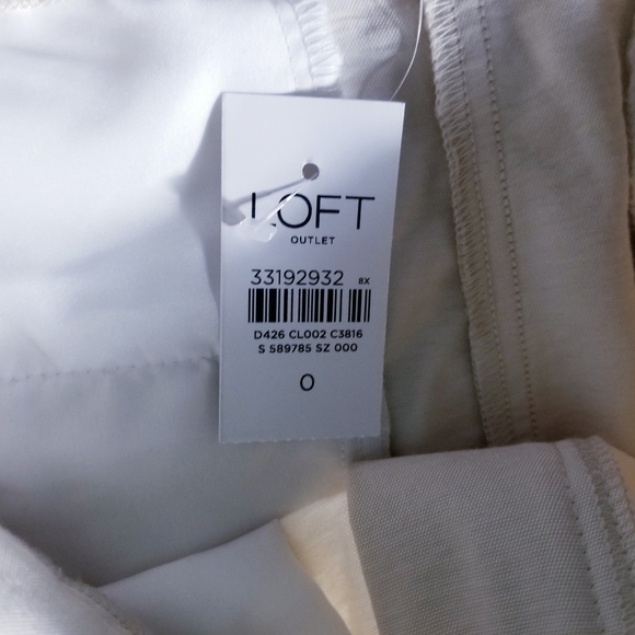 NWT LOFT OUTLET CREAM SKINNY ANKLE PANTS SIZE 0 (RUN LARGER) - Picture 3 of 16
